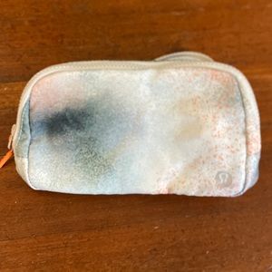 ❤️ Lululemon Everywhere Belt Bag Spray Paint NWT